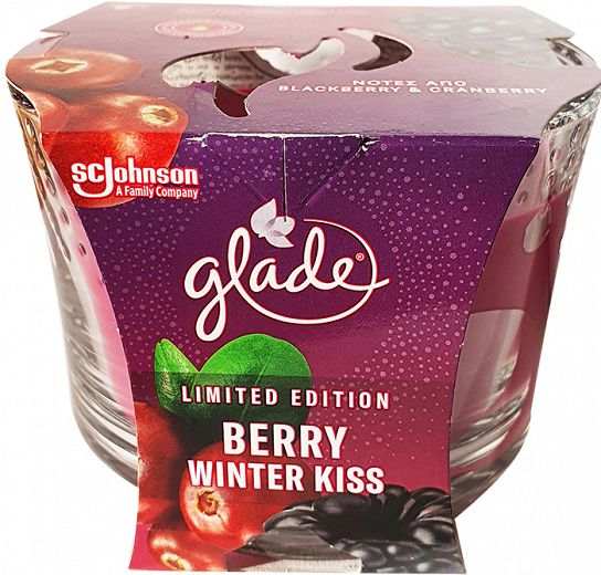 Glade Berry Winter Kiss Scented Candle 224g
